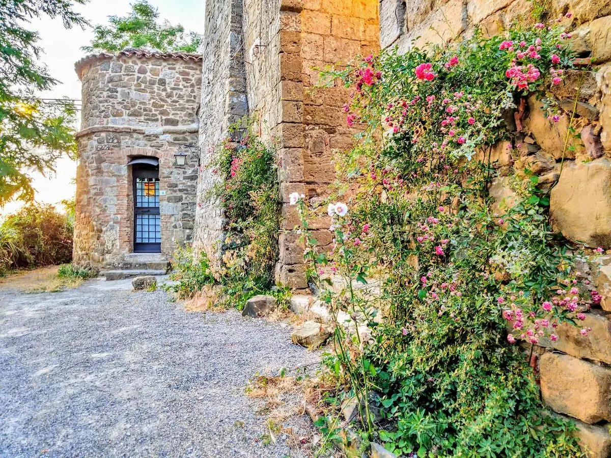Historic 14Th Century Palazzo Apartments Sarteano 0*,